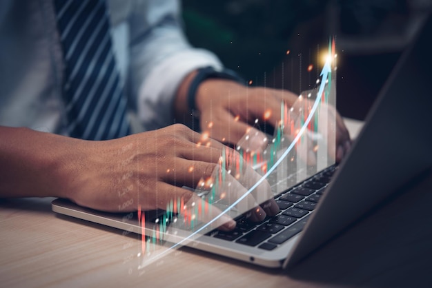 Financiën beurshandel investeringen forex uitwisseling diagram grafiek analyse digitaal rapport technologie bedrijfsconceptzakenman met behulp van computer laptop