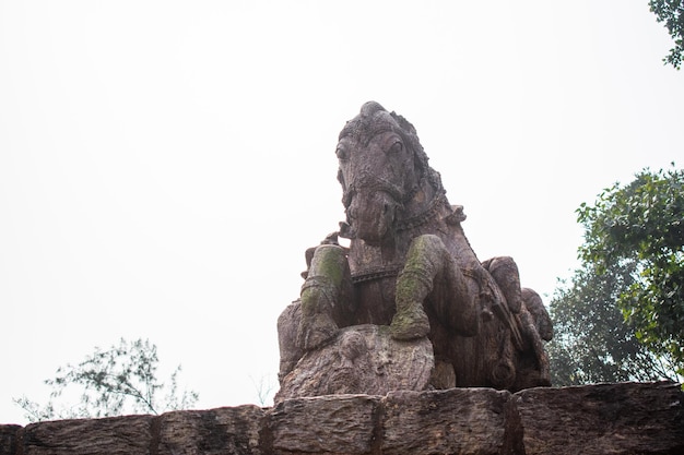 彫刻の細かい彫刻インドのコナーラクのスーリヤ寺院