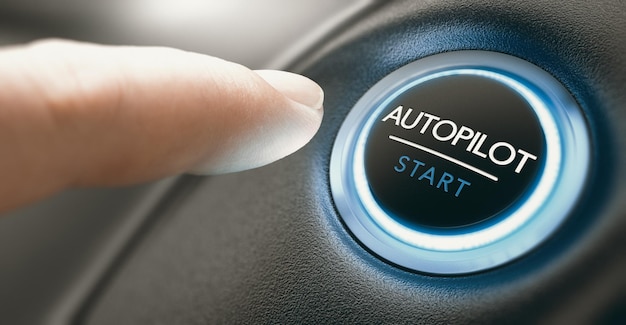 自動運転車の自動操縦ボタンを指で押す。手の写真と3D背景の合成画像。