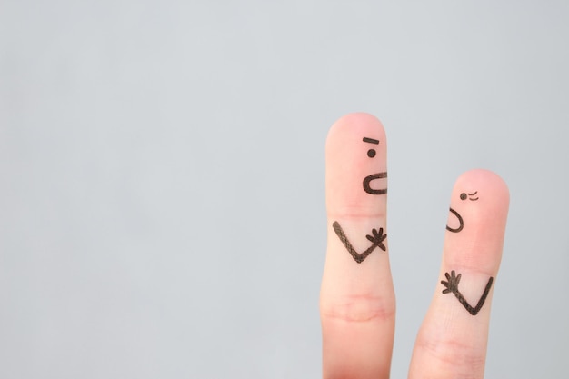 Arte delle dita della coppia durante il litigio.