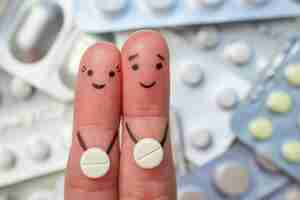 Photo fingers art of happy couple. man and woman keep pills in hand.