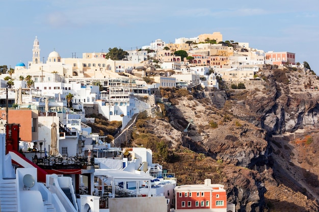 Fira stad luchtfoto panoramisch uitzicht, santorini. fira is de moderne hoofdstad van het eiland santorini, de cycladen in griekenland.