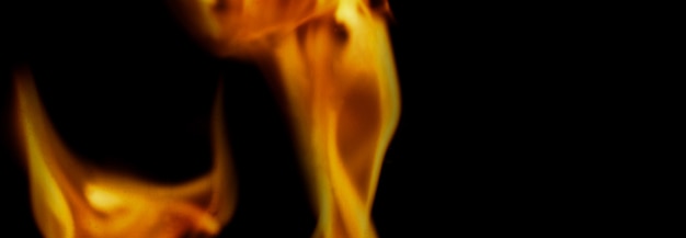 火の背景。抽象的な燃える炎と黒い背景。燃焼の力を表すは、熱スパイシーな魅惑的な官能的または燃焼燃料を指します。火事が燃えるとすべてが破壊されます。