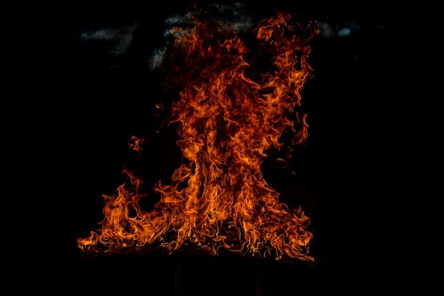Огонь горит пламя большой горит пылающий огонь