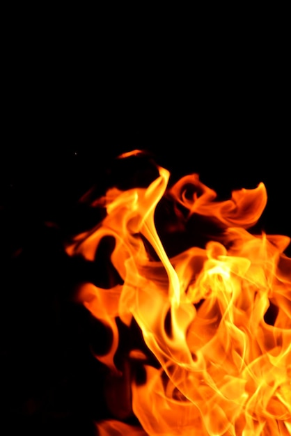 黒い背景に火の炎の背景ペーター フレーム