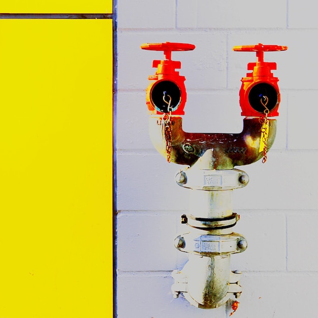 Photo fire hydrant on wall