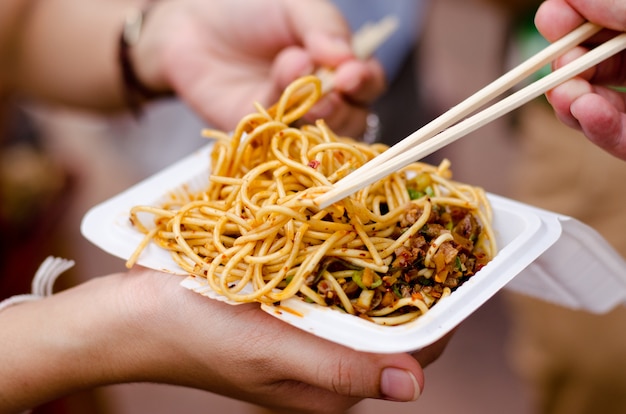 Fired noodles with tofu