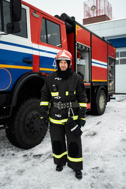 Photo firefighter ready for his mission