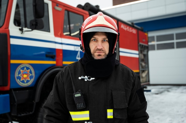 Photo firefighter ready for his mission