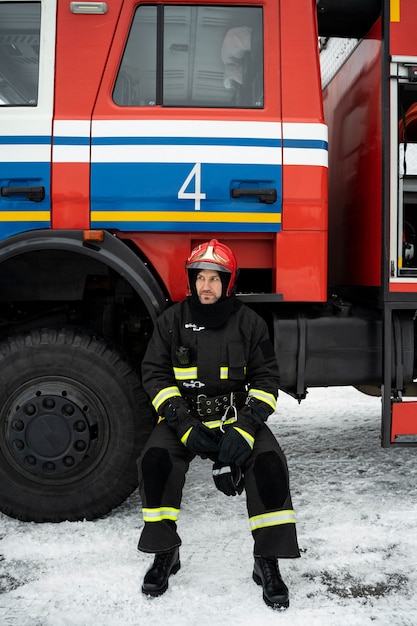 Foto vigile del fuoco pronto per la sua missione