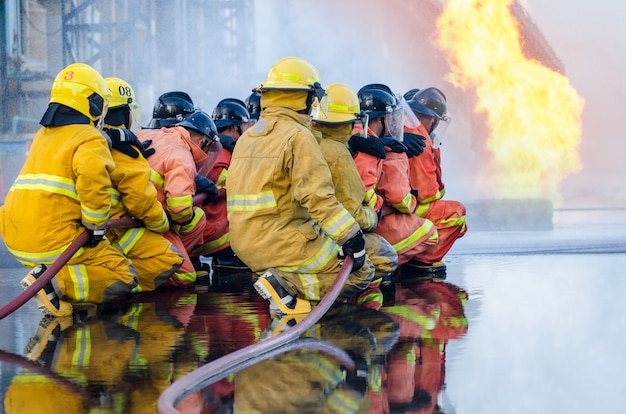 写真 消防士の訓練、消防士の訓練、職場での消防