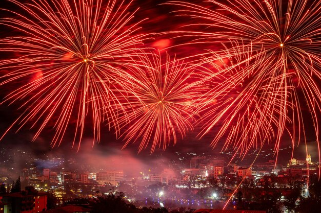 Photo firework celebration new year eve background independence light colorful black sky celebrate