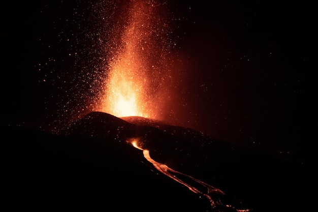 Foto spettacolo di fuochi d'artificio di notte