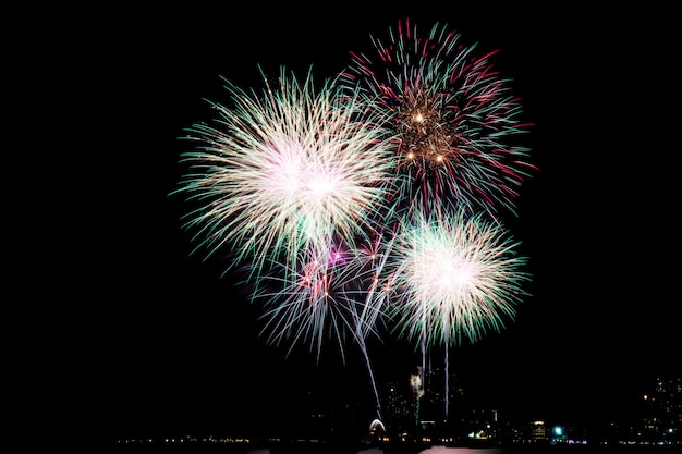 夜の空に花火。