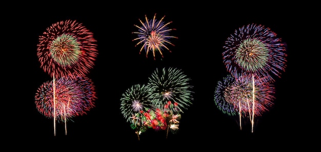 Collage di fuochi d'artificio isolato su sfondo nero singolarmente per uso grafico