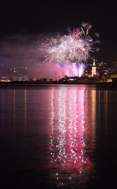 Photo fireworks above the port of sanary-sur-mer