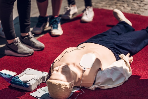 Photo first aid training outdoors