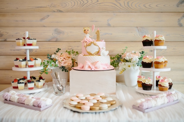 Foto prima torta di compleanno per ragazza.