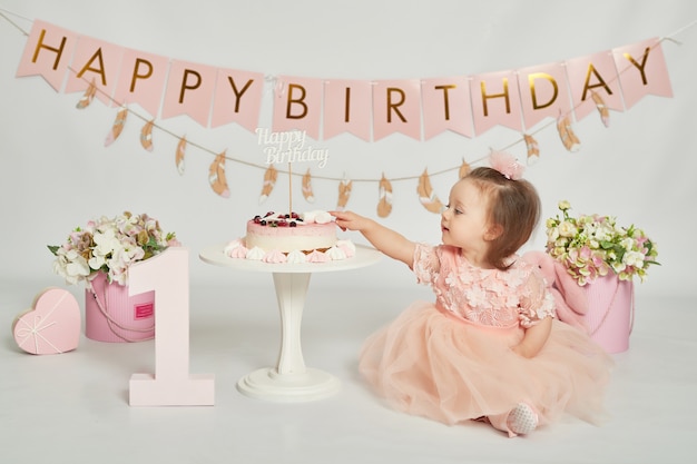 Photo first birthday girls, decor in pink colors