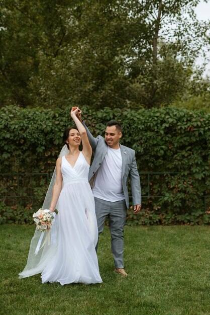 The first meeting of the bride and groom