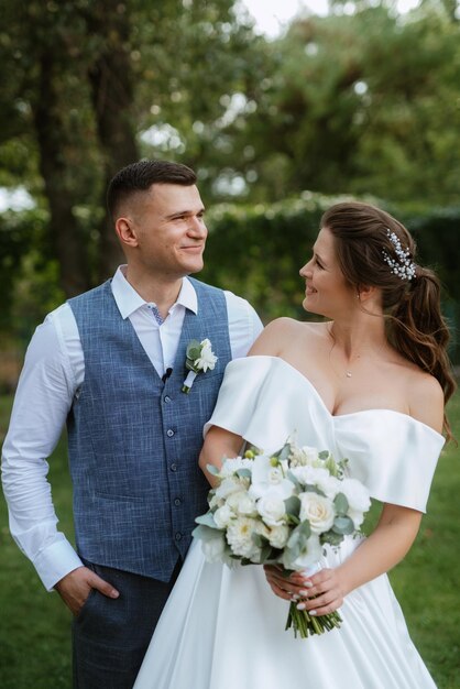 The first meeting of the bride and groom