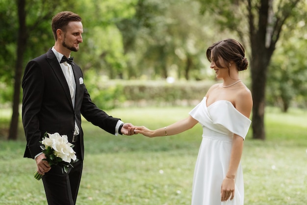 The first meeting of the bride and groom