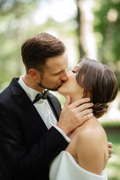 The first meeting of the bride and groom