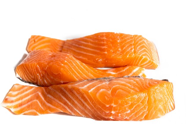 Photo fish, fresh salmon loins on white background