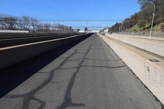 Incubatoio ittico vicino alla diga di oroville in california