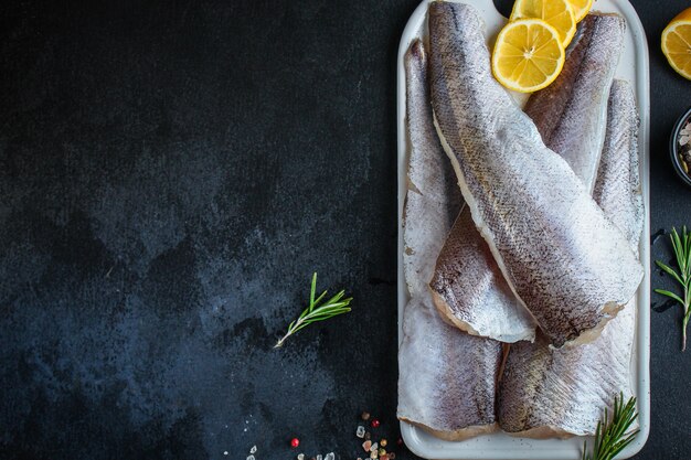 Pesce nasello crudo