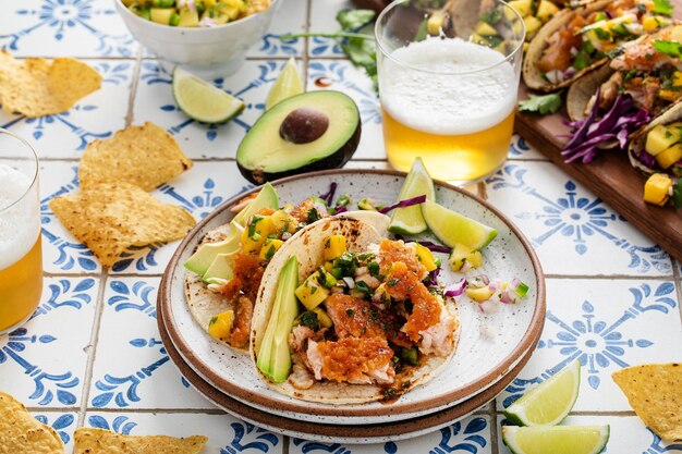 Photo fish tacos with mango salsa and red cabbage