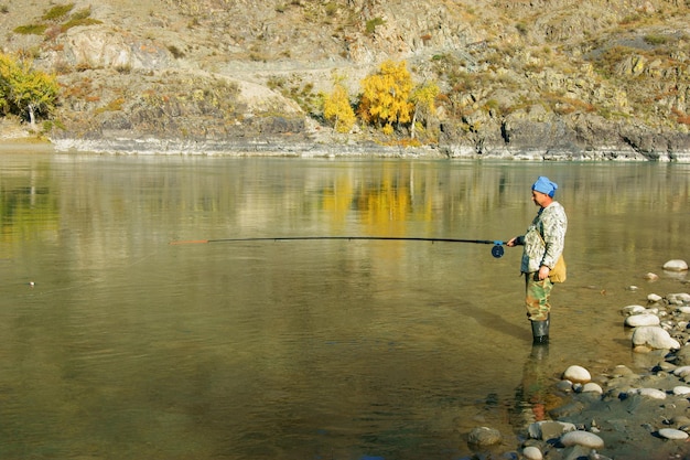 Photo fisherman on river