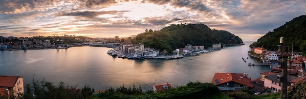 Città di pescatori di pasaia nei paesi baschi.