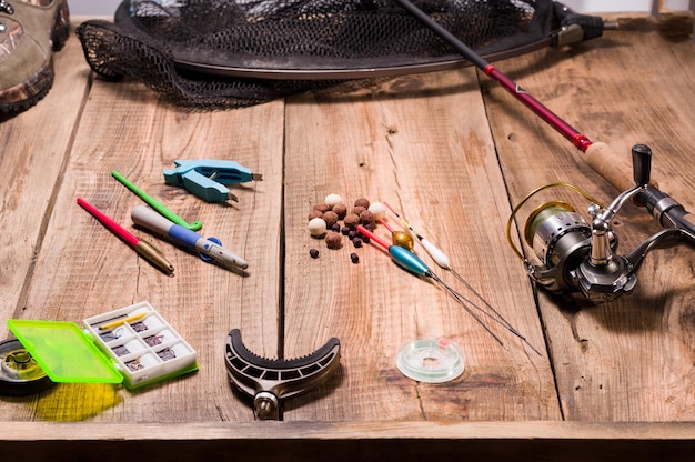 写真 釣り用フック釣り用のや道具木製の埠頭での釣り用道具