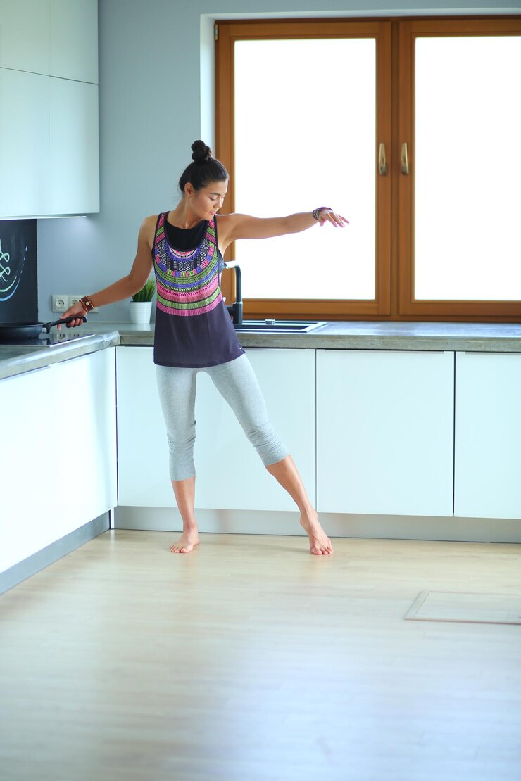 फोटो fit and attractive young woman preparing healthy meal woman