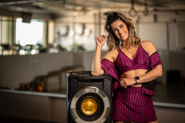 Foto worko donna brasiliana in forma in palestra