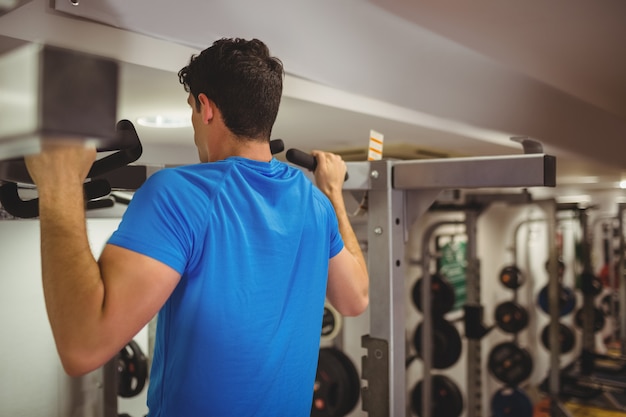 Fit man doing pull ups 