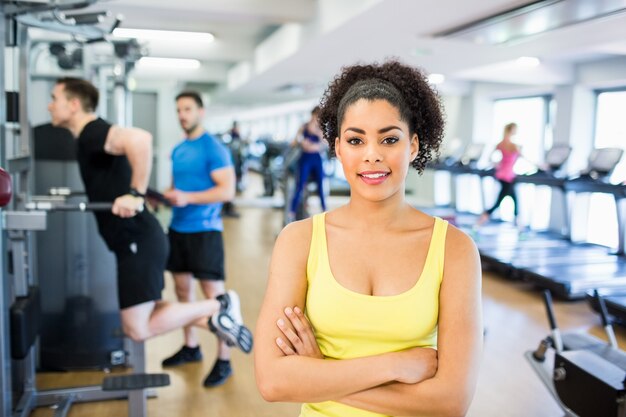 Photo fit woman smiling at camera