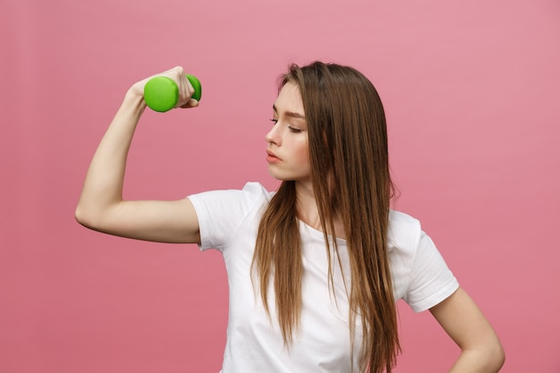 Fitness, jonge vrouw met halters