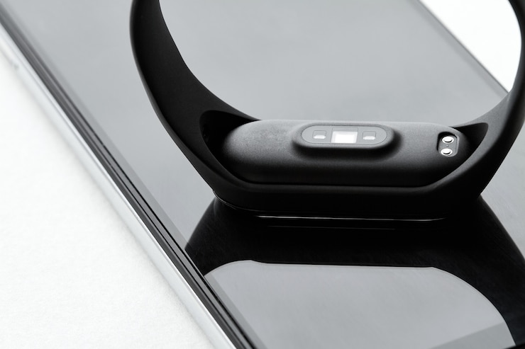 Photo fitness tracker lies on the smartphones
