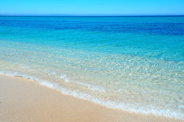 Fiume Santo strand with small waves