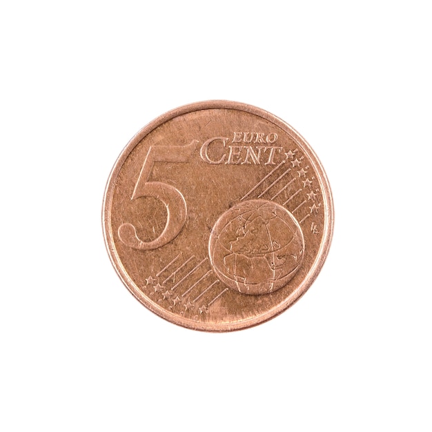 5유로 동전 센트 핀란드. 흰색 배경에 고립