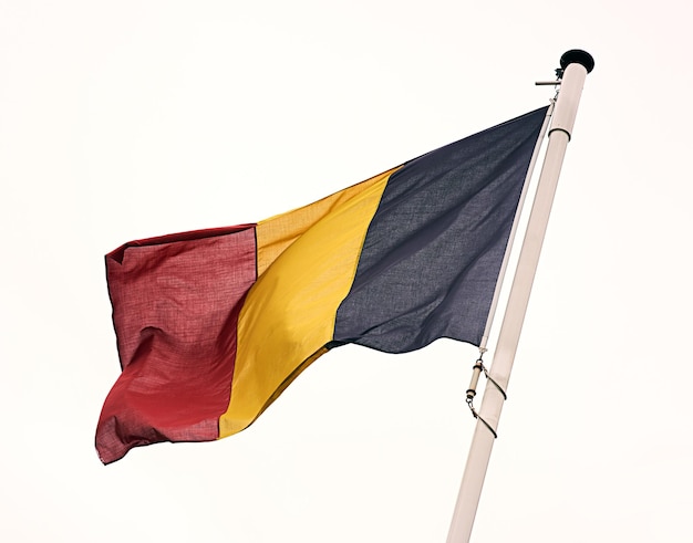 Photo the flag of belgium shot of the belgian flag blowing in the wind