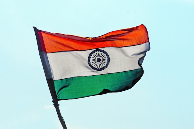 돛대에 인도의 국기