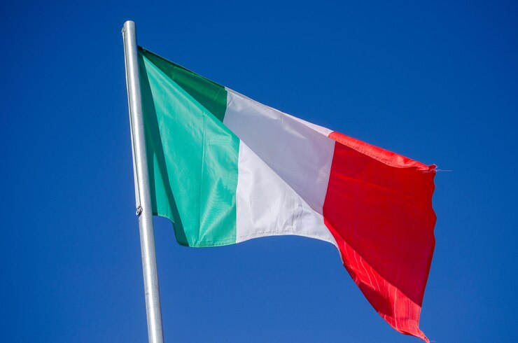 Photo イタリア国旗 - 青い空の背景