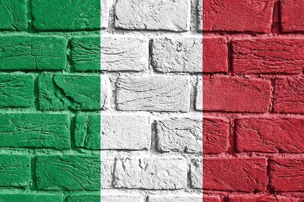 Foto bandiera dell'italia sul muro