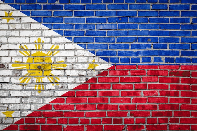レンガの壁にフィリピンの旗