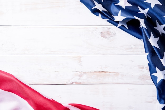 Photo flag of the united states of america on wooden background