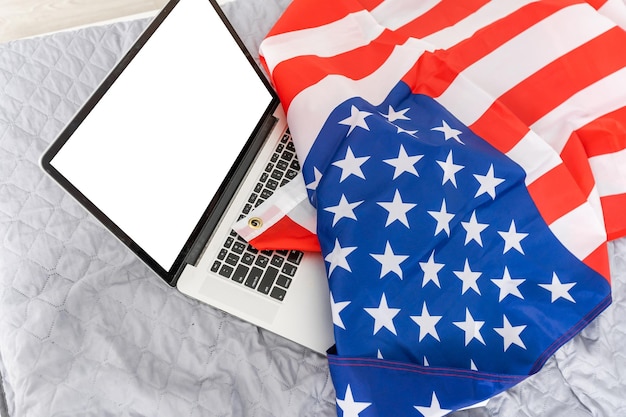 Photo flag of usa on independence day on 4th of july , isolated on white background, behind a blank empty computer pc screen display.