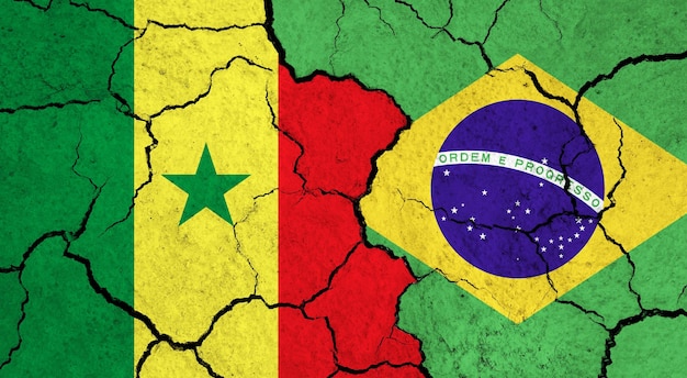 금이 간 표면 정치 관계 개념에 대한 세네갈과 브라질의 깃발